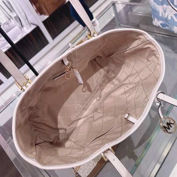 🌼SALE 🔥NWT MICHAEL KORS 🌼🌼 - Picture 9 of 10